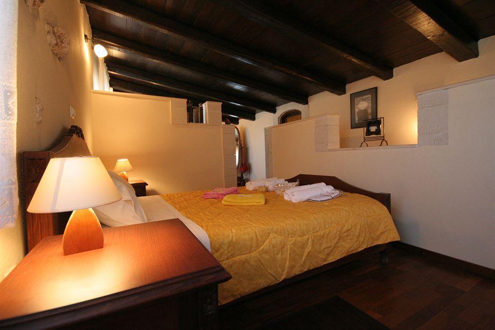 ซาโมนาส เทรดิชันนอล วิลลา Aparthotel Samonas ภายนอก รูปภาพ